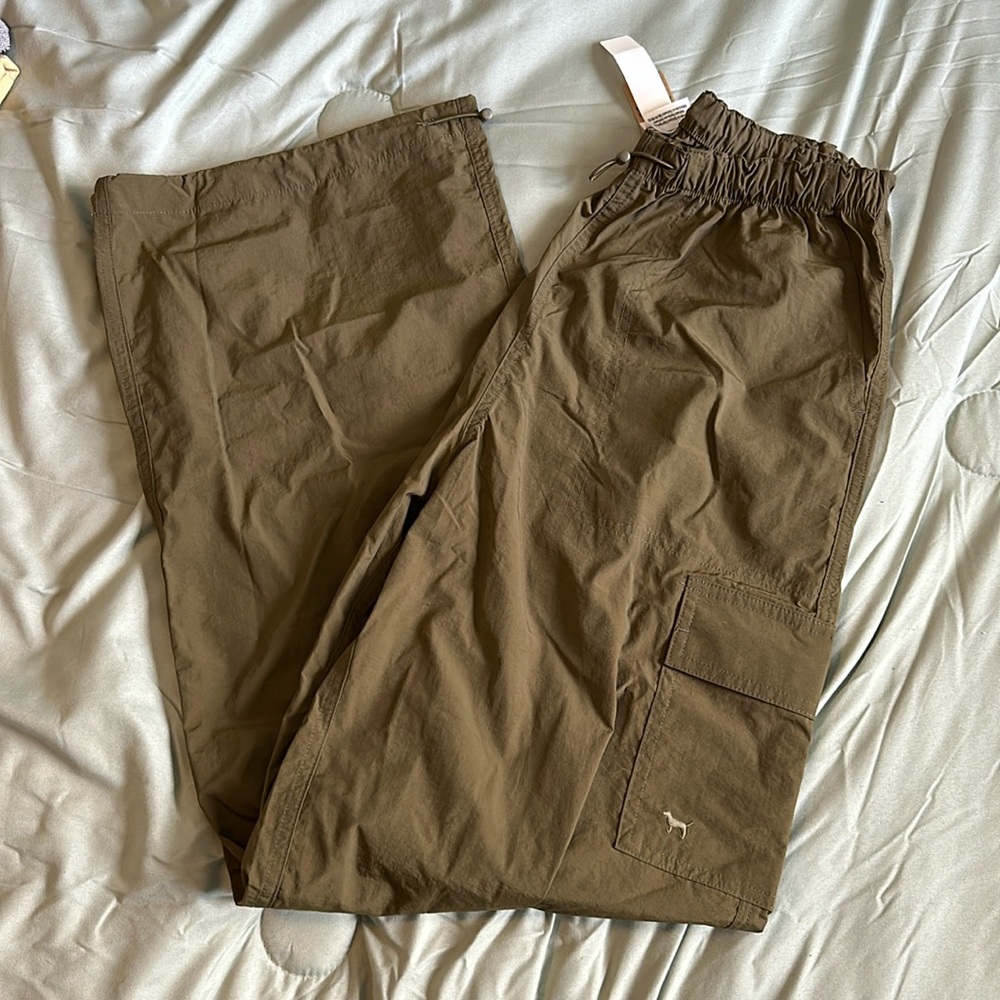 Pink oversized pants. olive green